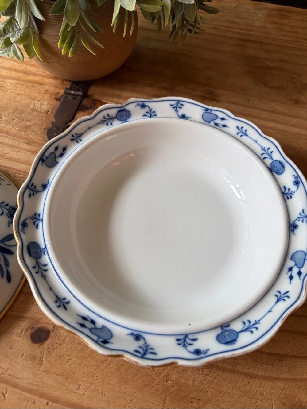 MEISSEN Antique Covered Lid Serving Dish Blue Onion Germany 1881-1930 Porcelain